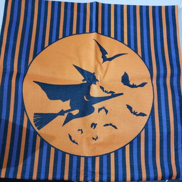 Halloween pillow covers 17x17.5 set of 4 - Picture 4 of 10
